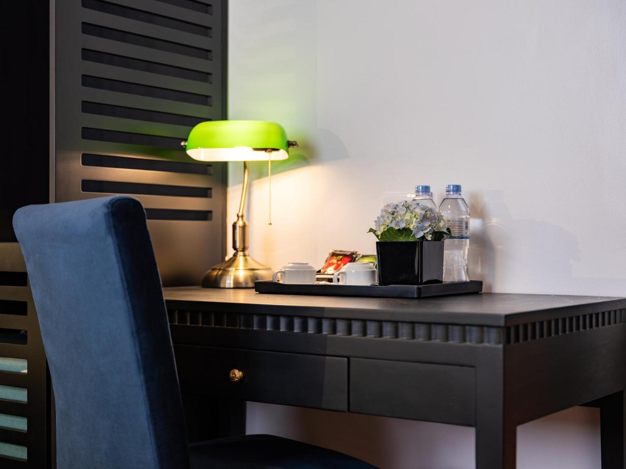 The Flower Boutique Hotel & Travel ハノイ市 エクステリア 写真