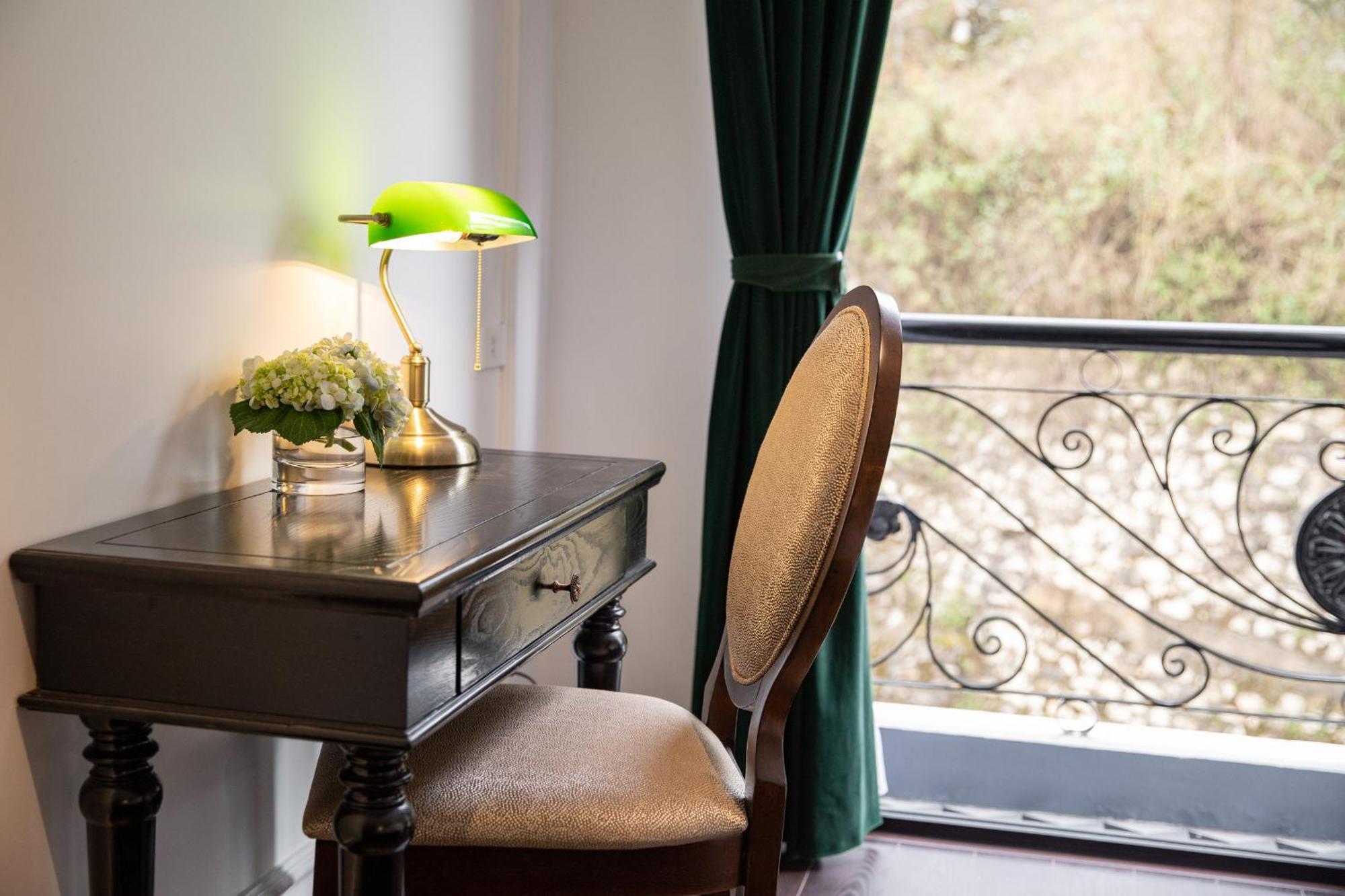 The Flower Boutique Hotel & Travel ハノイ市 エクステリア 写真
