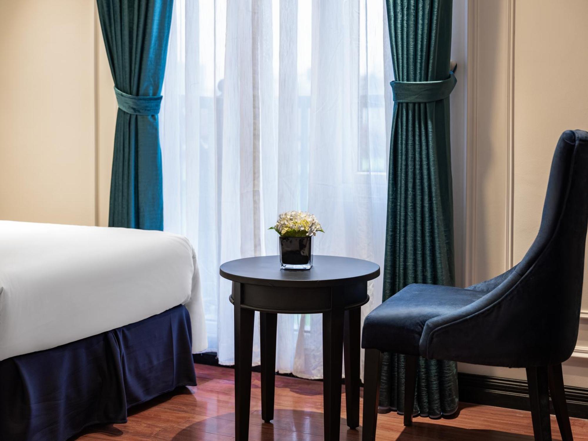 The Flower Boutique Hotel & Travel ハノイ市 エクステリア 写真